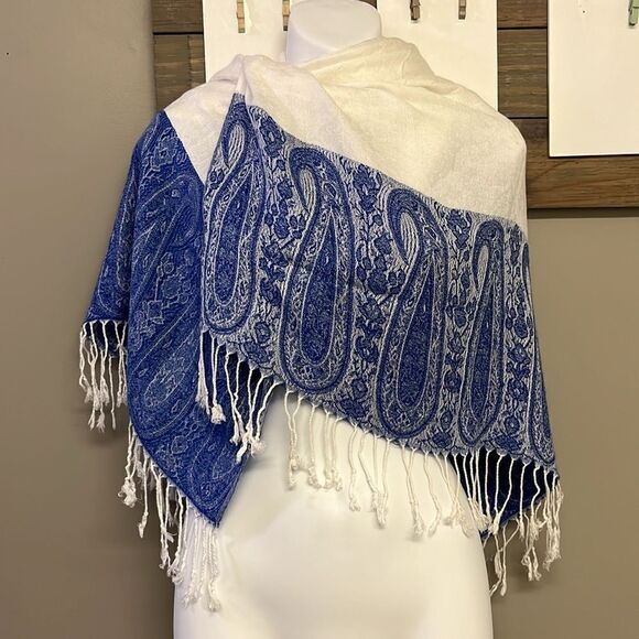 Off-White Cashmere Jacquard Scarf and/or Wrap with Blue Paisley Ends and Tassels - Picture 6 of 12